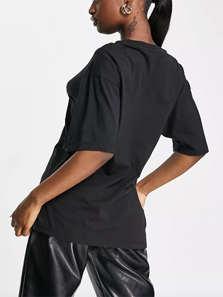 The Savior is Born (Blue): Women's T-Shirt - Black